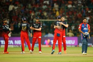 மேற்கு இந்தியாவில் பேருந்து விபத்து : 13 பேர் பலி!