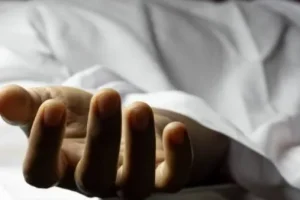 போலீசாரை பீர் பாட்டிலால் குத்தி கொலை செய்ய முயற்சி