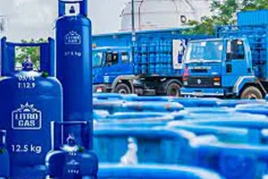 பொலிஸ்மா அதிபராக சீ.டி. விக்ரமரத்னவை மீண்டும் மூன்று மாதங்களுக்கு நியமிக்க தீர்மானம்