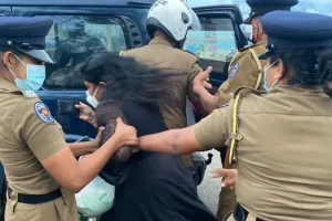 கொழும்பு நோக்கி வந்த ரயிலின் இயந்திரம் தனியாக பிரிந்துசென்ற காட்சி!! காணொளி