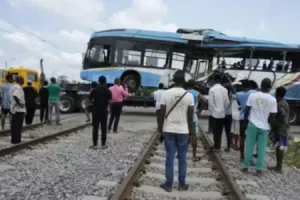 அரசியலமைப்பு வாக்கெடுப்பை ஒத்திவைத்த மாலி