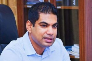 காசாவில் தனது கோர முகத்தை காட்டும் இஸ்ரேல் : பசியால் உணவு தேடி அலையும் சிறுவர்கள்!