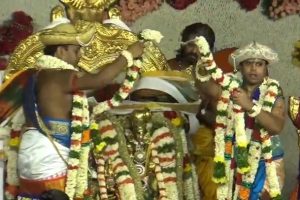 அமெரிக்காவில் அசல் பூனையைப் போலவே தன் முகத்தை மாற்றிக்கொண்ட மொடல்!(வீடியோ)