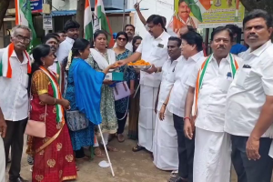 காஞ்சிபுரம் மாவட்ட காங்கிரஸ் கமிட்டி தலைவர் அளவூர் வி நாகராஜன் தலைமையில் காங்கிரஸார் கொண்டாட்டம்.