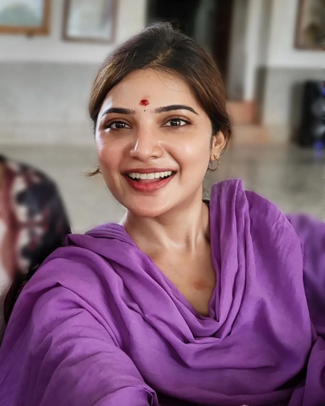 actress Aathmika Instagram
