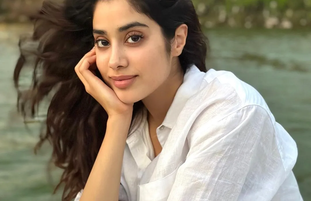 Janhvi Kapoor takes aims at youth with the sexy Instagram photos