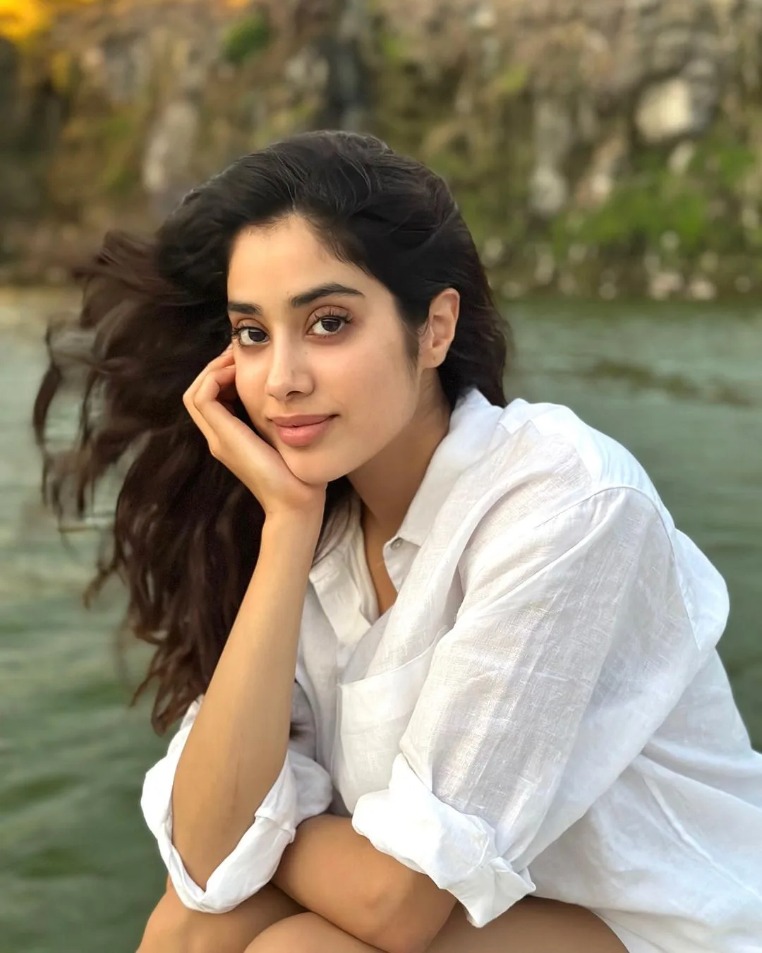 Janhvi Kapoor takes aims at youth with the sexy Instagram photos