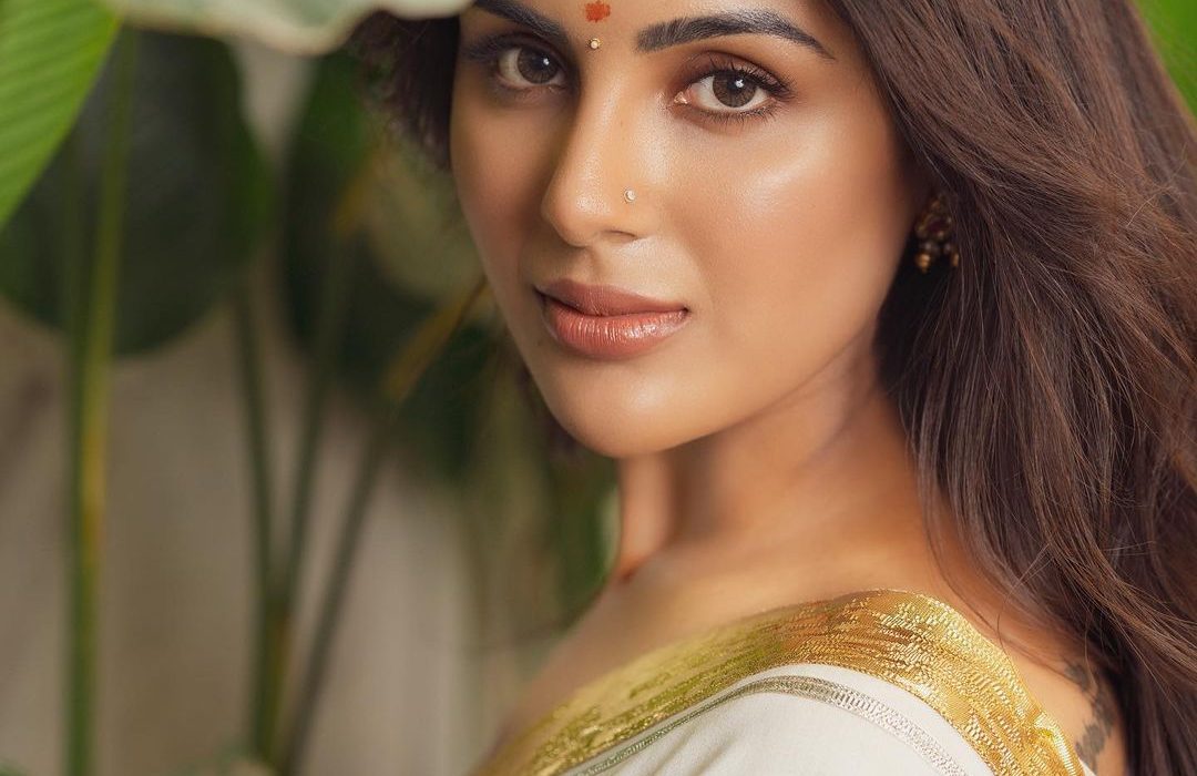 vaathi-movie-actress-samyuktha-menon-gallery
