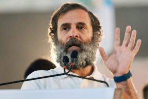 பெண் எம்பி செய்த செயலால் கொசோவோ நாடாளுமன்றத்தில் வெடித்த மோதல்!(வீடியோ)
