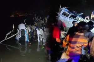 மக்கள் வெளிப்படையாகச் சிந்திப்பது சிலருக்குப் பிடிக்காது – அகிலவிராஜ்