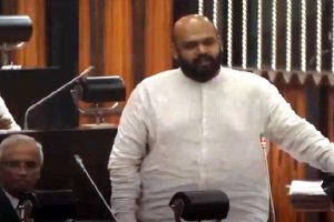 தேரேறி வருகின்றாள் நயினாதீவு – நாகபூசணி அம்மன்…. அலைகடலென திரண்ட மக்கள்
