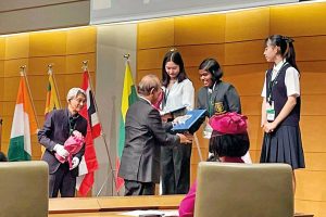 உக்ரைன் அதிபரை கொல்ல முயற்சி: உளவு பார்த்த பெண் கைது