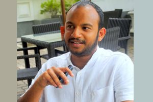 நெல் வயல் ஒன்றின் நடுவில் நிர்வாண நிலையில் சடலம் மீட்பு!