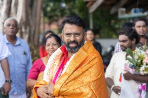 இவருக்கு வயசே ஏறாதா? இன்னும் அப்படியே இருக்காரு…. சிம்புவின் ஸ்டைல் லுக்