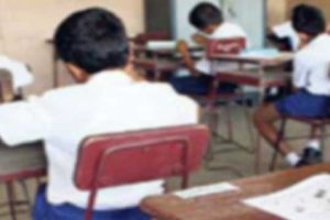 சாப்பாடு பொதியில் புழு – யாழில் மூடப்பட்ட பிரபல சைவ உணவகங்கள்