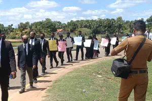 கடலூரில் பட்டப்பகலில் 12ஆம் வகுப்பு மாணவர் குத்திக்கொலை!