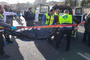 கேரள முதல்வர் கண்ணில் குத்திய NCC மாணவர்… அரசு விழாவில் பரபரப்பை ஏற்படுத்திய சம்பவம் !