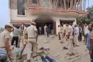 திருகோணமலை – தொழில் முயற்சியாளர்களுக்கு காணி வழங்கக்கோரி கவனயீர்ப்பு போராட்டத்தில் ஈடுபட்ட பெரியகுளம் மக்கள்