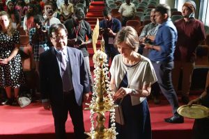 சீனாவில் கடும் பனிப்பொழிவு: ரயில்கள் விபத்தில் சிக்கி நூற்றுக்கும் மேற்பட்டோர் படுகாயம்