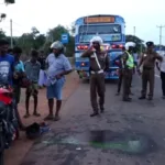 இலங்கை : கெரவலப்பிட்டிக்கு உட்பட் நெடுஞ்சாலையில் விபத்து : 03 பலி!