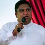கையில் சிவப்பு வாளுடன் ஸ்டார் வார்ஸ் போல் தோற்றமளிக்கும் ட்ரம்ப் – வெள்ளை மாளிகை வெளியிட்ட படம் வைரல்!
