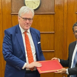 அமெரிக்க பாதுகாப்பு புலனாய்வு அமைப்பின் தலைவர் பணிநீக்கம்