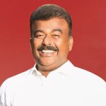 1,150 டன் எடையுள்ள இரு கப்பல்களை பற்களால் கட்டி இழுத்த மல்யுத்த வீரர்!