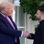 லண்டனில் பற்றி எரிந்த இரண்டு மாடிக் கட்டடம் – களத்தில் இறங்கிய 150 வீரர்கள்!