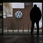 முக்கிய கூட்டத்தில் உறங்கிய ட்ரம்ப் – பைடனுக்கு பட்டப்பெயர் வைத்தவருக்கு நேர்ந்த கதி