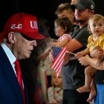 சிங்கப்பூரில் தங்கத்துக்குப் போட்டியாக வெள்ளி! வர்த்தகச் சந்தையில் அதிகரிக்கும் கிராக்கி