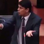 சுந்தர்.சி விலகியதற்கு காரணம் என்ன? ப்ளூ சட்டை மாறனின் டுவிட்