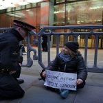 லாவோஸில் சுற்றுலாப் பயணிகள் படகு கவிழ்ந்து விபத்து: மூவர் மாயம்