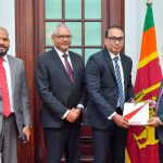 லாவோஸில் சுற்றுலாப் பயணிகள் படகு கவிழ்ந்து விபத்து: மூவர் மாயம்