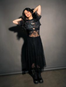 #ShrutiHaasan #BlackBeauty #ShrutiHaasanPhotos #LatestPhotoshoot #Kollywood #ViralPhotos #ShrutiHaasanFans #BlackOutfit