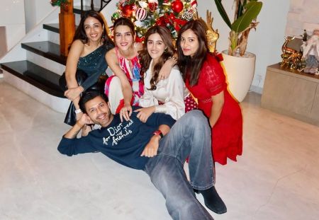 #KritiSanon #Christmas2025 #FamilyTime #MerryChristmas #BollywoodCelebration #KritiSanonPhotos #ViralNews #MerryChristmasKriti