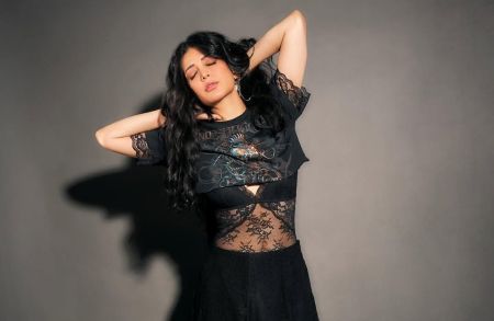 #ShrutiHaasan #BlackBeauty #ShrutiHaasanPhotos #LatestPhotoshoot #Kollywood #ViralPhotos #ShrutiHaasanFans #BlackOutfit
