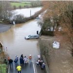 தென்னாப்பிரிக்காவில் பேருந்து ஒன்றுடன் மோதிய லொறி – 11 பேர் பலி!