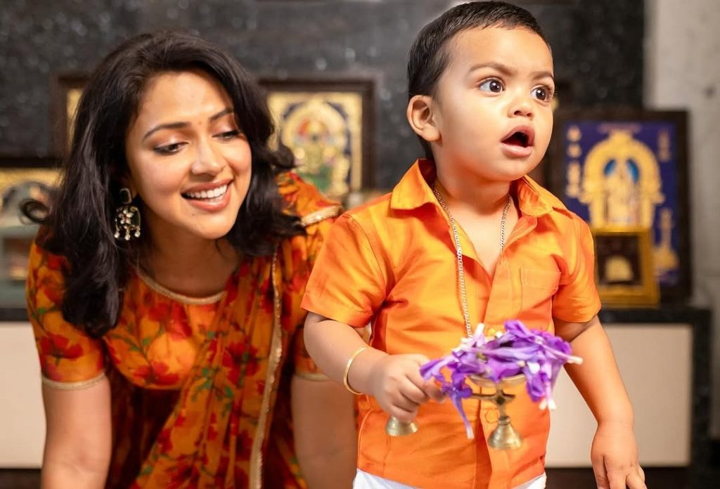 #AmalaPaul #Ilai #Motherhood #Pongal2026 #AmalaPaulLatest #CuteMoments #TamilCinema #MomLife