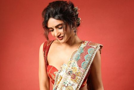 #Sreeleela #SreeleelaDance #Parasakthi #Sivakarthikeyan #SouthIndianActress #TrendingNow #Bebamma #SreeleelaGallery