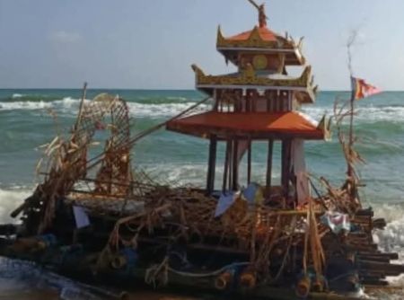 Buddhist symbols raft washed ashore in Trincomalee Echilampattu