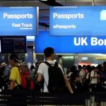 ட்ரம்ப், நெதன்யாகுவை நாஜி சீருடையில் சித்தரிக்கும் சுவரொட்டிகளை கைப்பற்றிய பொலிஸார்!