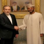 வாள்களுடன் நடமாடிய இரு இளைஞர்கள் யாழில் கைது!