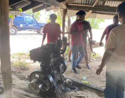 #BreakingNews #TrincomaleeNews #Kinniya #PoliceRaid #IllegalOysterFactory #info4tamils #iftamil #TamilNewsToday #திருகோணமலை #கிண்ணியா #அதிரடி