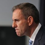 பிரித்தானிய பாராளுமன்றில் ஸ்டாமர்-படோனெக் இடையே வாதப் பிரதிவாதம்