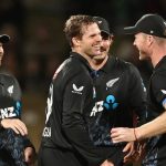 “பைபிள் விவகாரம்” – பொலிஸ் அதிகாரிக்கு திருநீறு பட்டை போட்டது சிவசேனை!