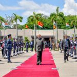 பொருளாதார ஆய்வறிக்கை ஜனாதிபதியிடம் கையளிப்பு!