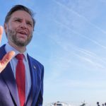 பிரபல பாடகிக்கு மாரடைப்பு!