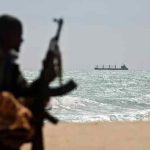 100 அடி பள்ளத்தில் வீழ்ந்து இரண்டாக உடைந்தது லொறி: இருவர் படுகாயம்!