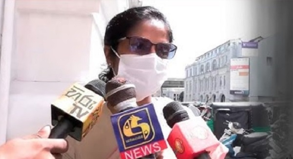 "எனது கணவர் சுரேஷ் சலேவுக்கு இன்று காலை திடீரெனக் நெஞ்சுவலி ஏற்பட்டது. உடனடியாக அவர் சிகிச்சைப் பிரிவுக்கு மாற்றப்பட்டார்.