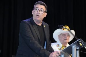 Makerfield இடைத்தேர்தலில் வெற்றி பெற்ற லேபர் கட்சி வேட்பாளர் Andy Burnham